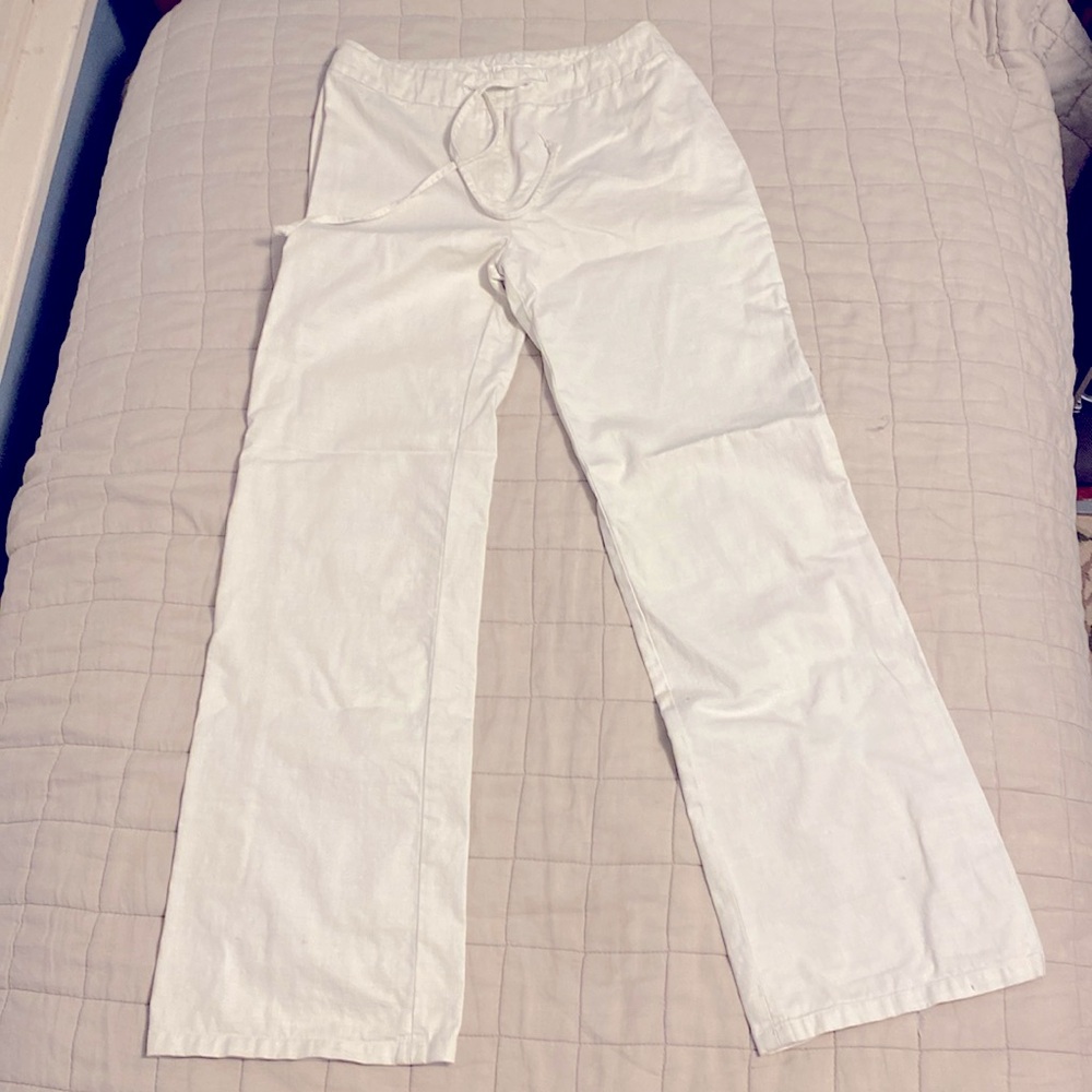 Barneys New York white medium weight pants in cotton twill. Size 6. Never worn